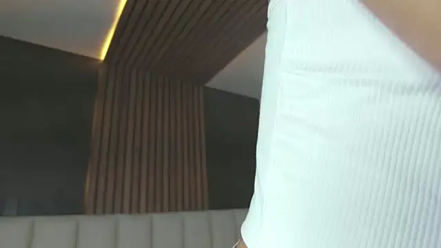 ParisFox  online show from February 2025 07:32:02 PM