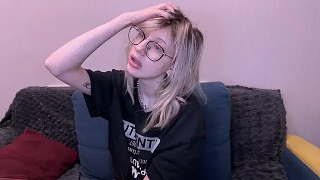 Snapshot of moundliicht1 chatting on October 2025 08:32:01 PM moundliicht1 online show from October 2025 08:32:01 PM