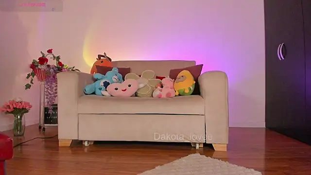 Snapshot of DAKOTA_LOVEE chatting on September 2025 06:13:02 AM DAKOTA LOVEE online show from September 2025 06:13:02 AM