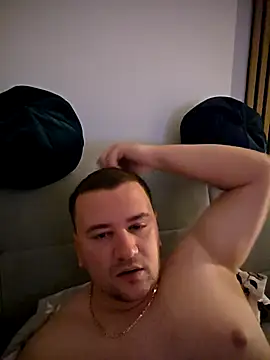 KarlosCarutox online show from December 2025 07:42:02 PM