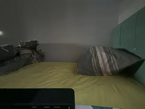 Snapshot of sweetspider35 chatting on January 2025 02:46:02 PM sweetspider35 online show from January 2025 02:46:02 PM