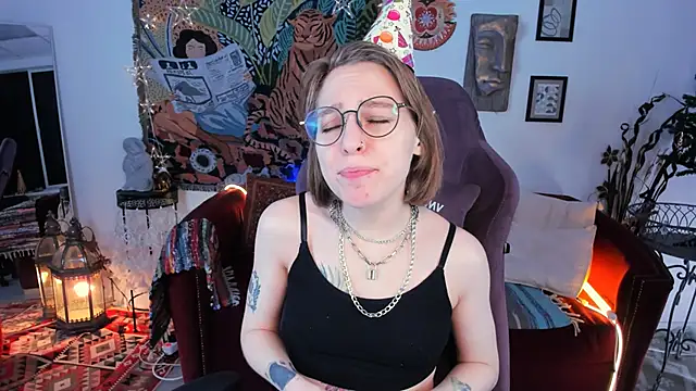 Snapshot of AphexQueen chatting on December 2024 09:26:02 PM AphexQueen online show from December 2024 09:26:02 PM