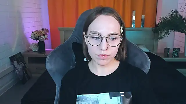 Snapshot of AphexQueen chatting on January 2025 12:35:01 PM AphexQueen online show from January 2025 12:35:01 PM