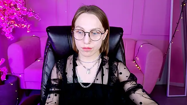 Snapshot of AphexQueen chatting on January 2025 12:16:01 PM AphexQueen online show from January 2025 12:16:01 PM