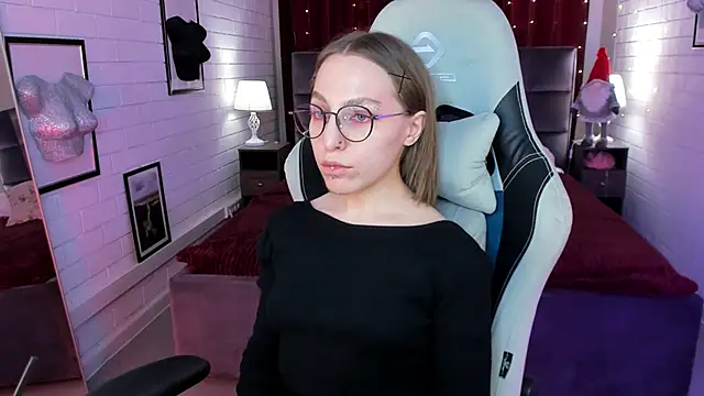 Snapshot of AphexQueen chatting on February 2025 01:11:01 PM AphexQueen online show from February 2025 01:11:01 PM