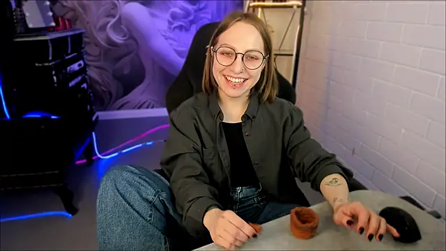 Snapshot of AphexQueen chatting on February 2025 12:13:01 PM AphexQueen online show from February 2025 12:13:01 PM