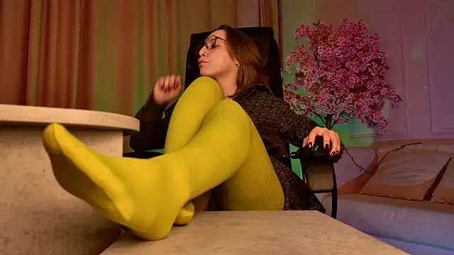 Snapshot of AphexQueen chatting on October 2025 10:15:01 AM AphexQueen online show from October 2025 10:15:01 AM