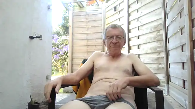Snapshot of naturiste974 chatting on February 2026 03:16:02 AM naturiste974 online show from February 2026 03:16:02 AM