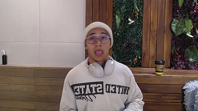 Snapshot of Andy_Joy_ chatting on November 2025 11:33:02 AM Andy Joy online show from November 2025 11:33:02 AM