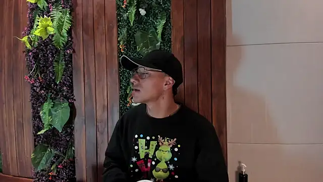 Snapshot of Andy_Joy_ chatting on December 2025 11:30:02 AM Andy Joy online show from December 2025 11:30:02 AM