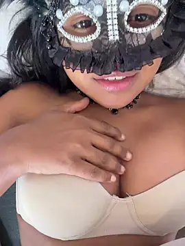 Snapshot of Bella_Luna18 chatting on November 2025 07:26:01 PM Bella Luna18 online show from November 2025 07:26:01 PM