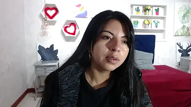 Snapshot of CarolineBrunx chatting on November 2025 04:37:01 AM CarolineBrunx online show from November 2025 04:37:01 AM