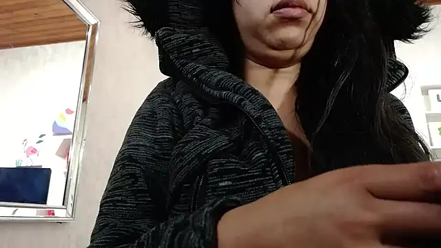 Snapshot of CarolineBrunx chatting on November 2025 09:21:02 AM CarolineBrunx online show from November 2025 09:21:02 AM