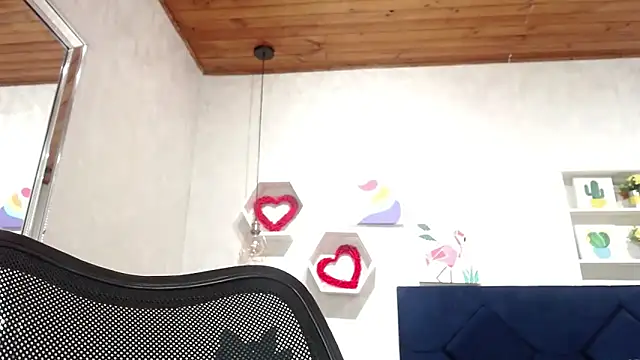 Snapshot of CarolineBrunx chatting on November 2025 04:11:01 AM CarolineBrunx online show from November 2025 04:11:01 AM