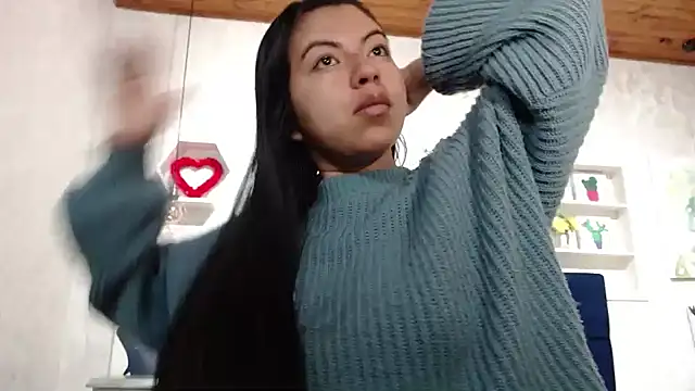 Snapshot of CarolineBrunx chatting on November 2025 05:34:01 AM CarolineBrunx online show from November 2025 05:34:01 AM