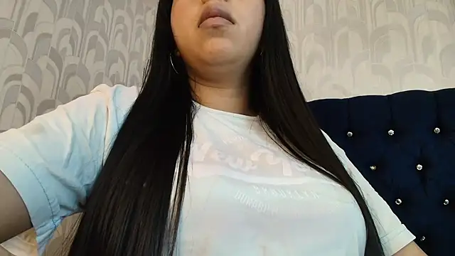 Snapshot of CarolineBrunx chatting on May 2026 09:31:01 PM CarolineBrunx online show from May 2026 09:31:01 PM