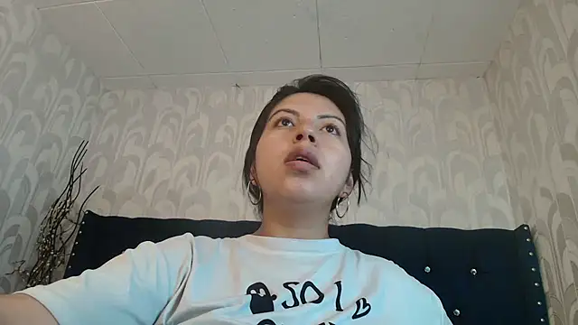 Snapshot of CarolineBrunx chatting on May 2026 09:41:01 PM CarolineBrunx online show from May 2026 09:41:01 PM