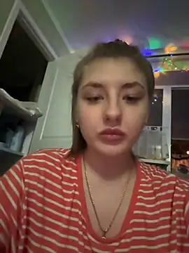 Snapshot of sexyy_girl_ chatting on December 2024 06:16:02 PM sexyy girl  online show from December 2024 06:16:02 PM