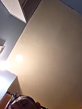 Snapshot of Jovende28 chatting on November 2025 09:23:01 AM Jovende28 online show from November 2025 09:23:01 AM