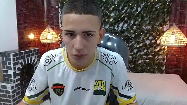 Snapshot of JackSwan18 chatting on December 2024 01:11:02 PM JackSwan18 online show from December 2024 01:11:02 PM