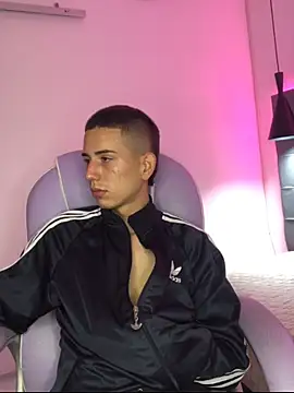 Snapshot of JackSwan18 chatting on October 2025 04:10:02 AM JackSwan18 online show from October 2025 04:10:02 AM