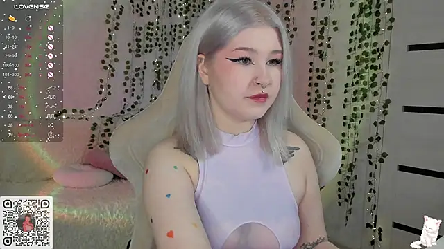 chillycharm online show from February 2025 10:39:01 PM