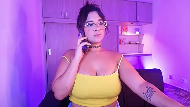 Snapshot of Shenoa1 chatting on March 2025 11:43:01 PM Shenoa1 online show from March 2025 11:43:01 PM