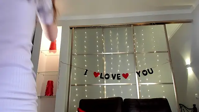 Emma Flin online show from April 2026 10:47:02 AM