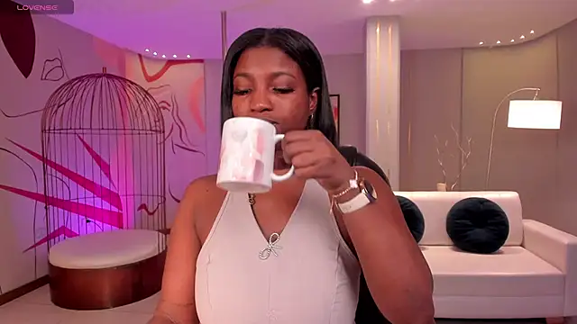 Snapshot of SavannahStorm chatting on November 2025 12:52:01 PM SavannahStorm online show from November 2025 12:52:01 PM