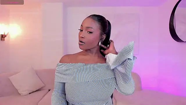 Snapshot of SavannahStorm chatting on December 2025 07:43:01 PM SavannahStorm online show from December 2025 07:43:01 PM