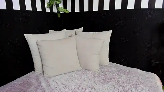 liz goth online show from July 2026 01:56:01 PM