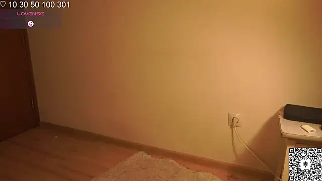 Snapshot of curlyboyy_ chatting on February 2025 03:04:02 PM curlyboyy online show from February 2025 03:04:02 PM