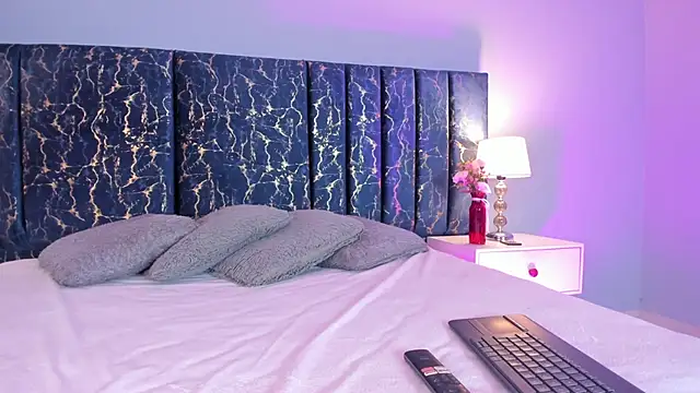 Sophia Lemos online show from September 2025 01:22:01 PM