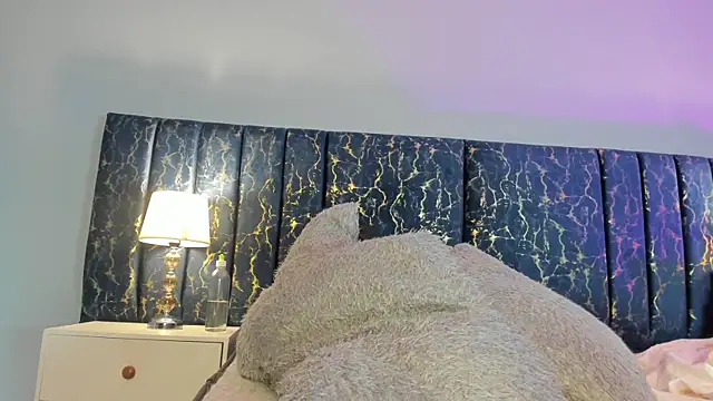 Sophia Lemos online show from December 2025 01:31:02 PM