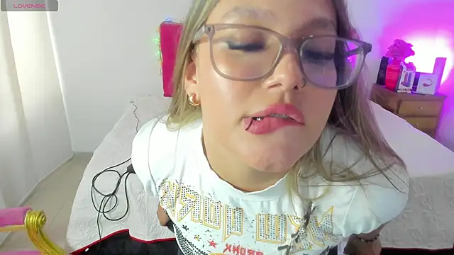 Snapshot of SofiaJoness_ chatting on March 2025 09:15:02 PM SofiaJoness online show from March 2025 09:15:02 PM