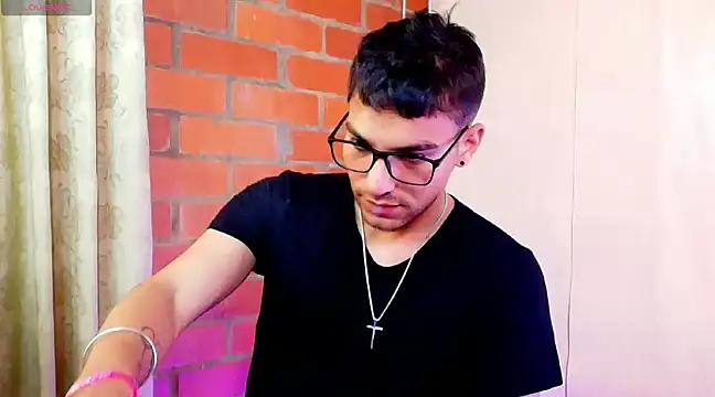 Leandro valenzuela online show from March 2025 09:00:02 PM