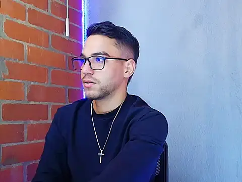 Leandro valenzuela online show from September 2025 05:03:01 PM