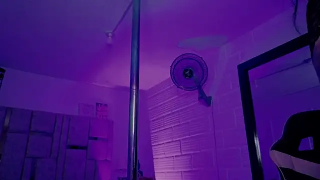 BonnieAnderson  online show from April 2026 11:32:01 PM