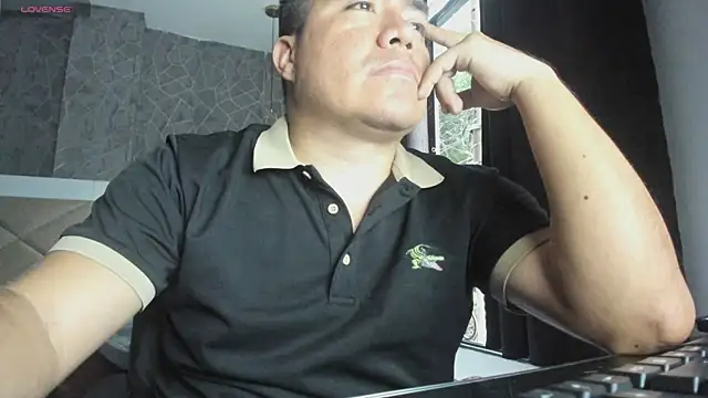 Snapshot of Jhonatan_Morales_S chatting on February 2025 10:50:02 PM Jhonatan Morales S online show from February 2025 10:50:02 PM