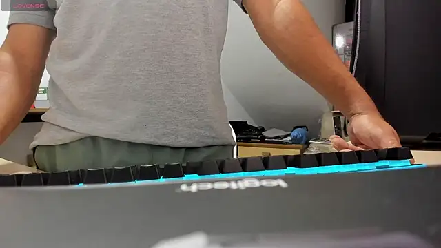 Snapshot of Jhonatan_Morales_S chatting on October 2025 05:41:02 AM Jhonatan Morales S online show from October 2025 05:41:02 AM