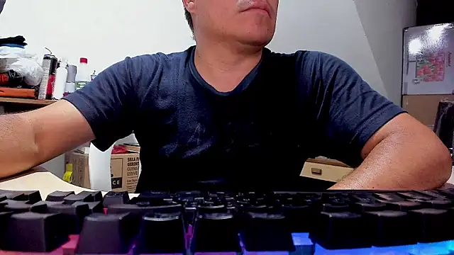 Snapshot of Jhonatan_Morales_S chatting on October 2025 04:15:01 AM Jhonatan Morales S online show from October 2025 04:15:01 AM