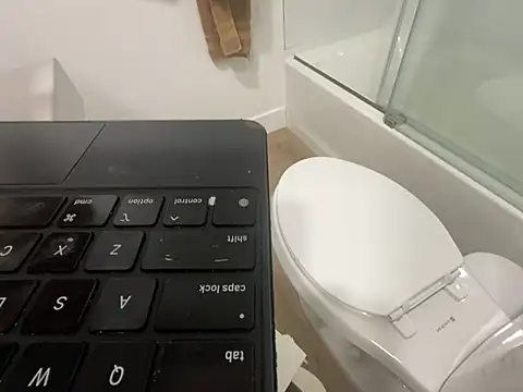 Snapshot of RuffClvb chatting on December 2024 01:16:02 AM RuffClvb online show from December 2024 01:16:02 AM