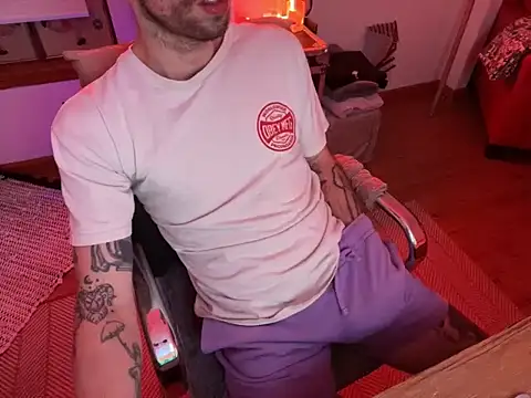 Snapshot of RuffClvb chatting on November 2025 10:14:02 AM RuffClvb online show from November 2025 10:14:02 AM