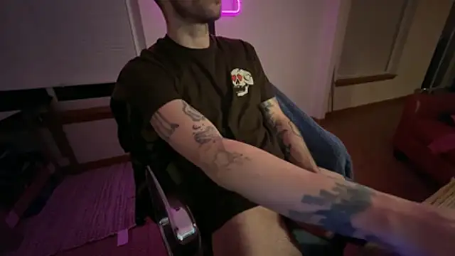 Snapshot of RuffClvb chatting on November 2025 01:30:01 AM RuffClvb online show from November 2025 01:30:01 AM