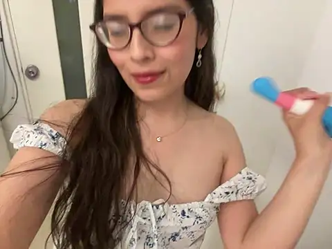 Snapshot of ForeverLola2024 chatting on January 2025 06:05:01 AM ForeverLola2024 online show from January 2025 06:05:01 AM