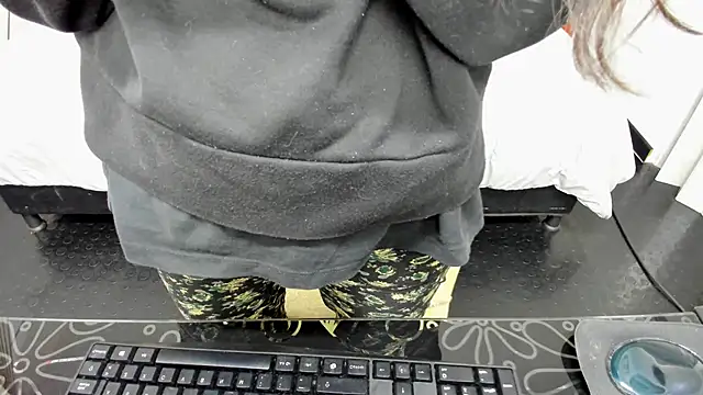 Abrillee1 online show from December 2024 07:30:02 PM