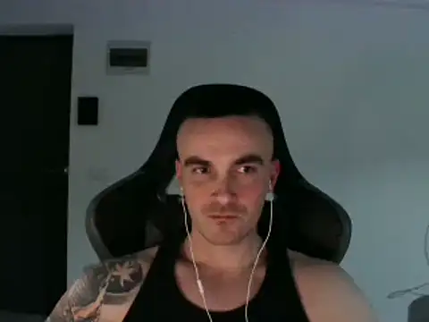 Snapshot of mu5clemania2 chatting on February 2025 08:10:01 PM mu5clemania2 online show from February 2025 08:10:01 PM