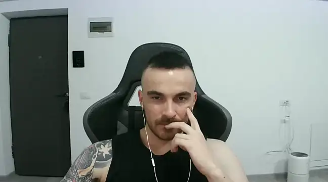 Snapshot of mu5clemania2 chatting on February 2025 08:00:01 PM mu5clemania2 online show from February 2025 08:00:01 PM