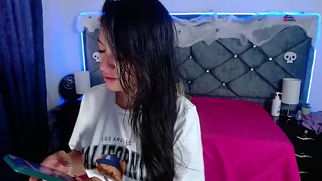 Snapshot of Julietacollins06 chatting on October 2025 12:23:01 PM Julietacollins06 online show from October 2025 12:23:01 PM