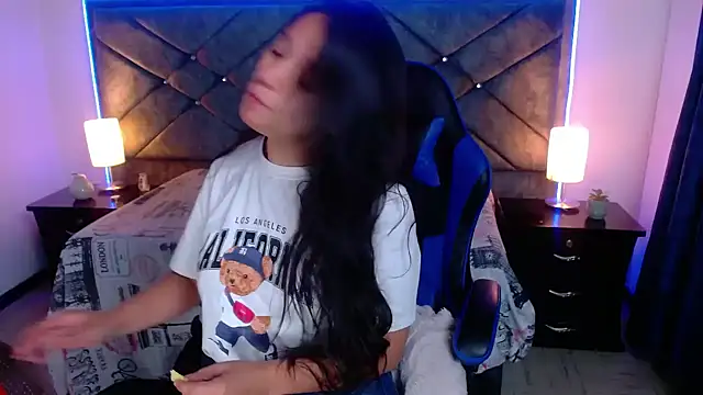 Snapshot of Julietacollins06 chatting on December 2025 01:17:04 PM Julietacollins06 online show from December 2025 01:17:04 PM